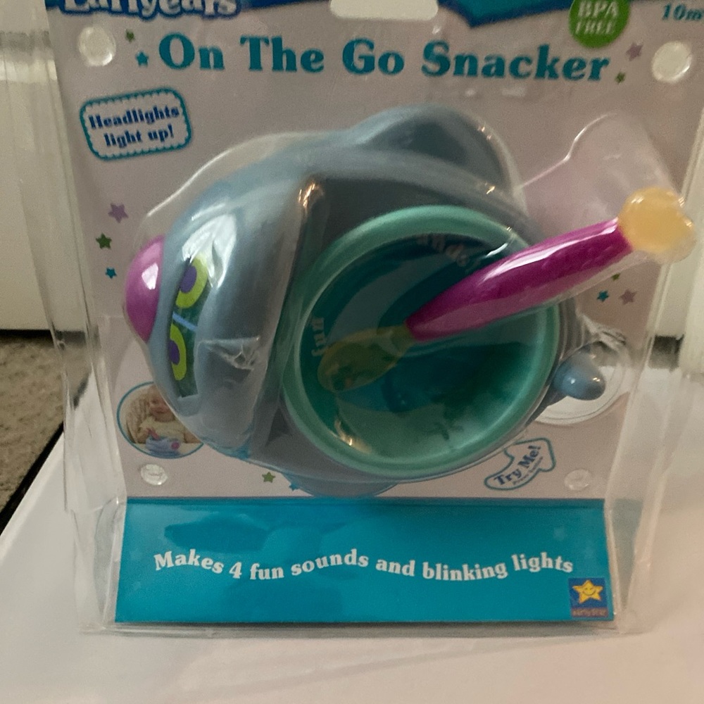 Earlyears on the go snacker airplane bowl